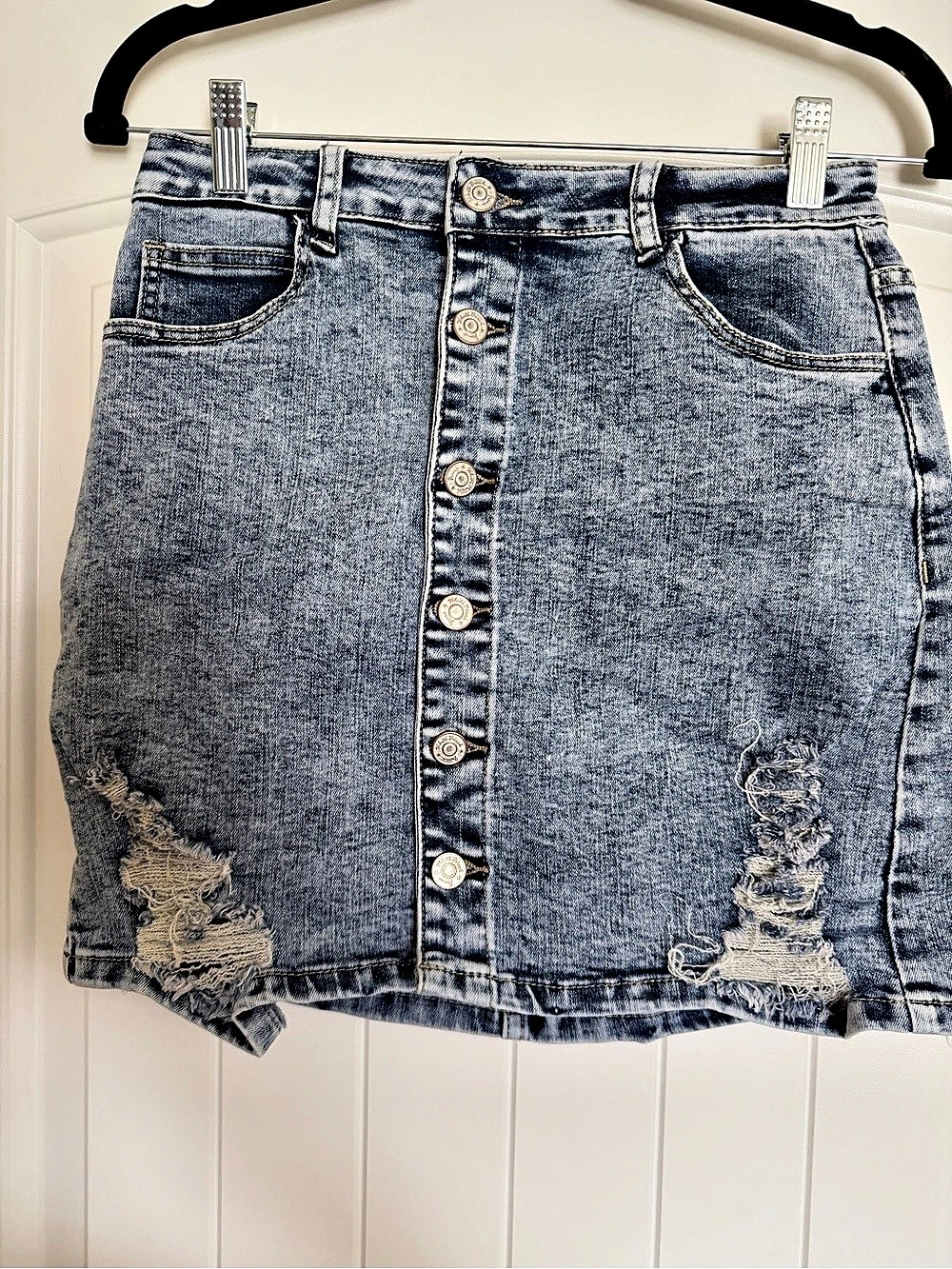 White Birch Distressed Acid Wash Denim Button Front Mini Skirt Small NWOT